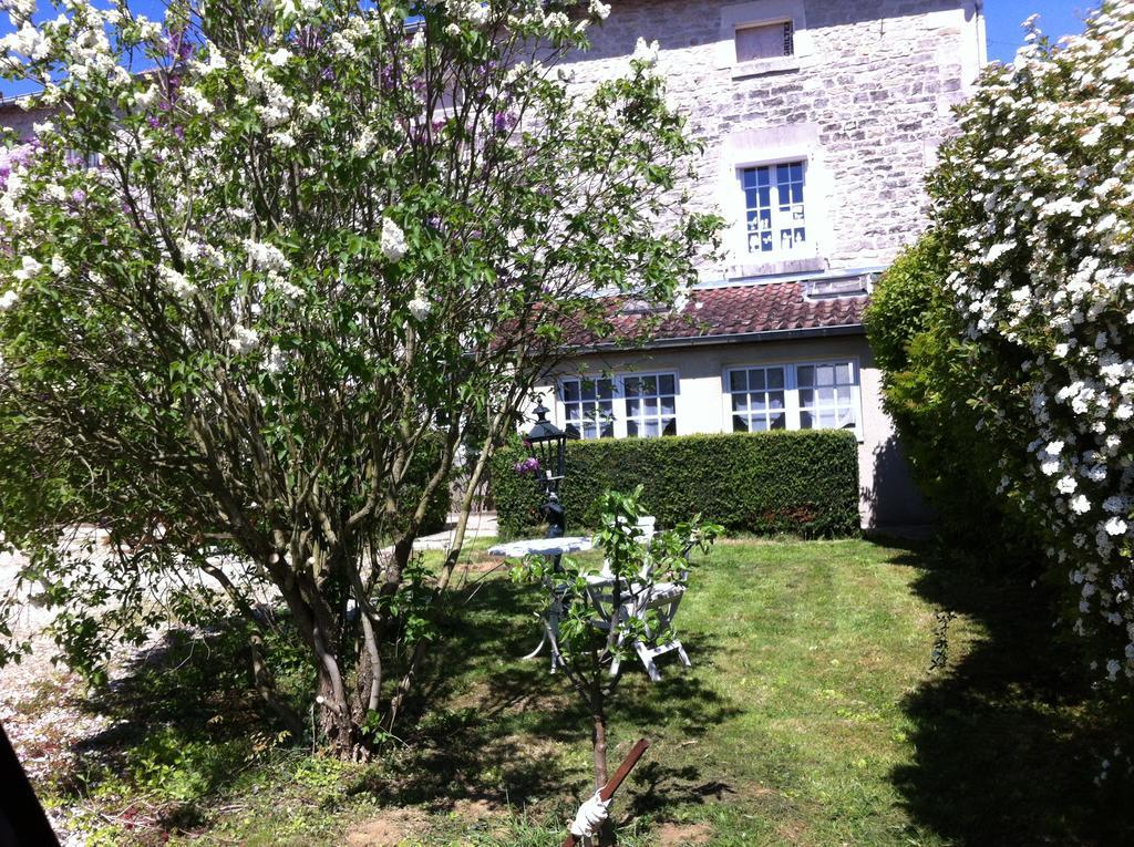 Les Lilas Roses Chamouilley Exteriér fotografie